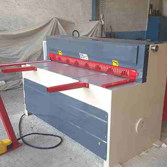 LRGM 1550 x 3mm Rediktörlü Giyotin Makas - Guillotine Machines