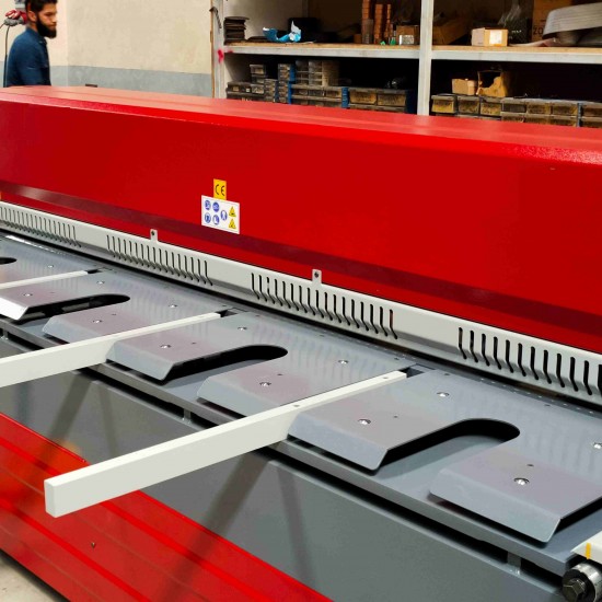 LRGM 3050 x 3,0mm Önden ve Arkadan Düşürmeli Rediktörlü Giyotin Makas - Guillotine Machines