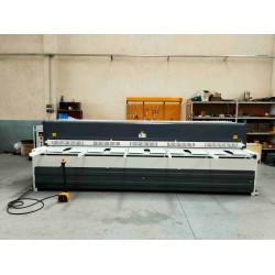 LRGM 4050 x 4mm Rediktörlü Nc Kontrollü 750mm LİNDA Machine Marka Giyotin Makas
