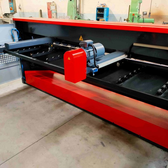 LRGM 3050 x 3mm Rediktörlü Nc Kontrollü 750mm LİNDA Machine Giyotin Makas