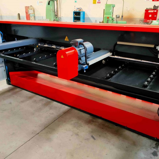 LRGM 3050 x 3mm Rediktörlü Nc Kontrollü 750mm LİNDA Machine Giyotin Makas