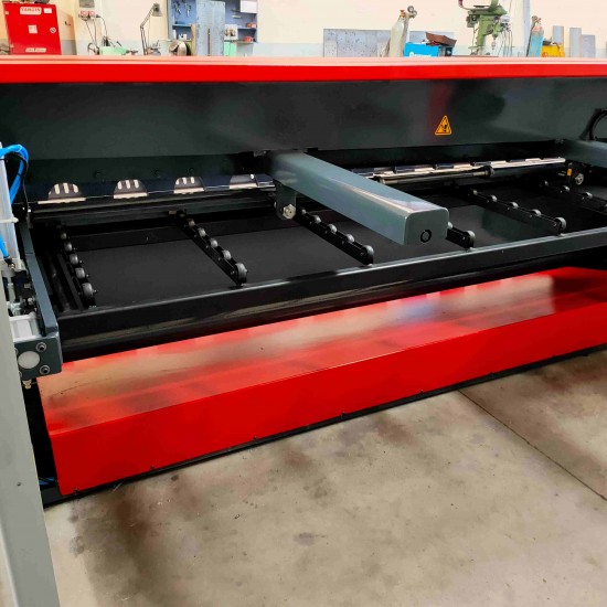 LRGM 3050 x 3mm Rediktörlü Nc Kontrollü 750mm LİNDA Machine Giyotin Makas