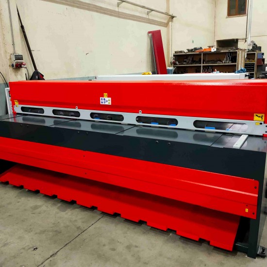 LRGM 3050 x 3mm Rediktörlü Nc Kontrollü 750mm LİNDA Machine Giyotin Makas