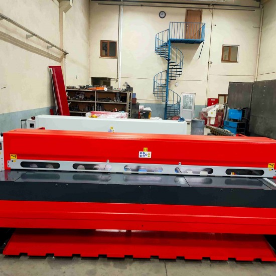 LRGM 3050 x 3mm Rediktörlü Nc Kontrollü 750mm LİNDA Machine Giyotin Makas